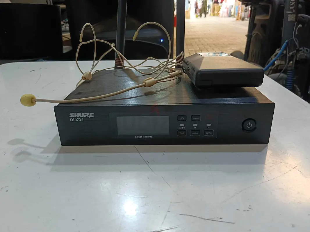 Wireless Microphone System - Perfect for Events!63230187367938111