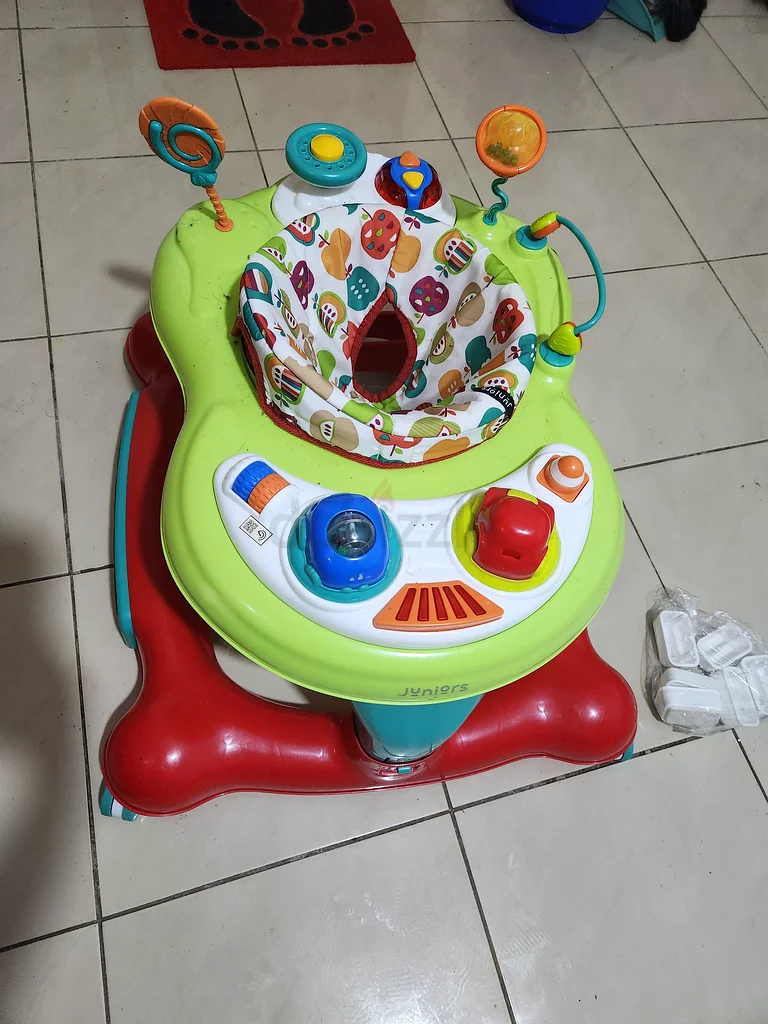 عربة تنقل للأطفال الصغار63205363495682112
