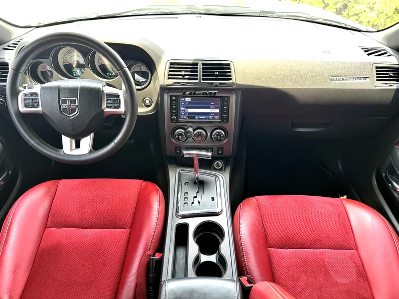 Gcc•Challenger R/T V8 HEMI•agency serviced•original paint•free accident•first owner63224787831553114