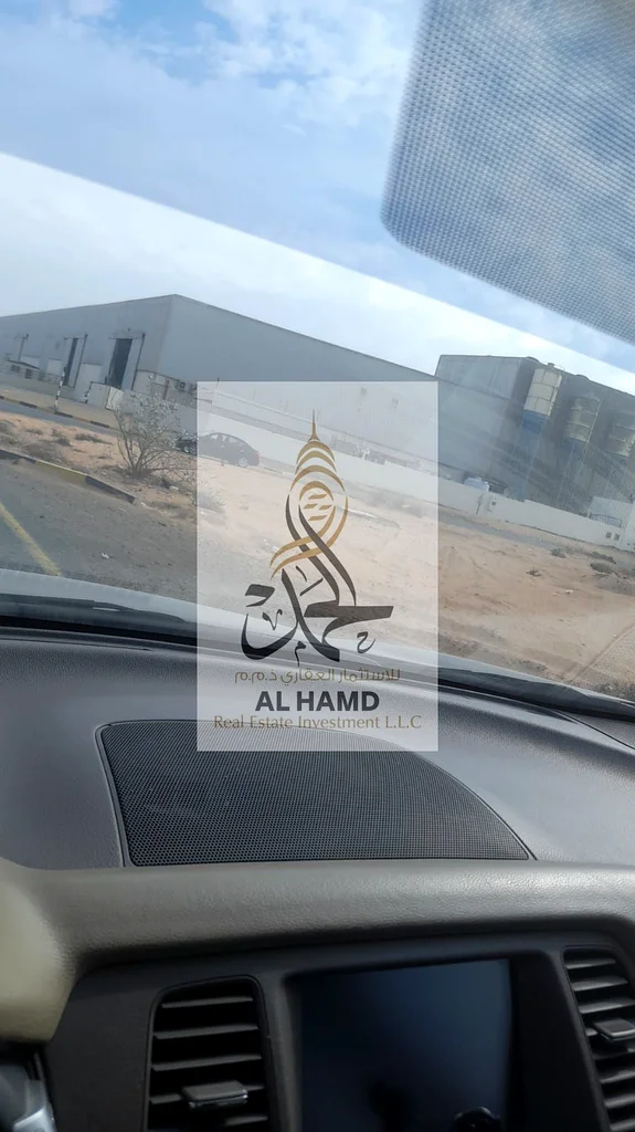 For sale direct from the owner in Umm Al-Thoob Foreign  Corner2 Main road 60 Avaliabel 4850063185196872322113