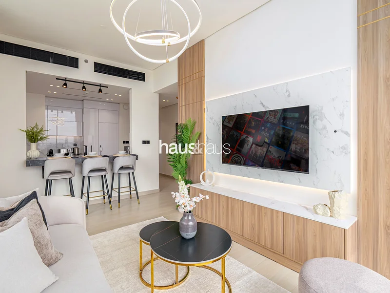 Sophisticated | Spacious Balcony | Private Pool63835190605826114