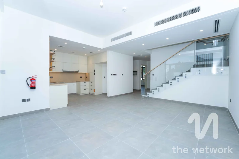 Private location | Corner plot | Vacant in june629346875342091118