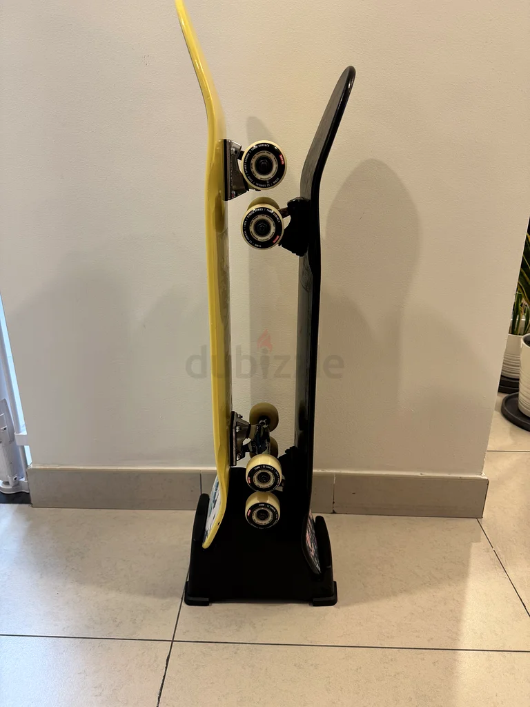 2 Skateboards Globe Complete with stand [NEVER BEEN USED]63246246903043111