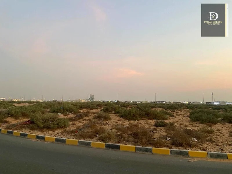 For sale in Sharjah Al Sajaa Industrial Area Emirates Industrial City Industrial plot of land area 15592 feet Very distinguished location, corner on t63195065544321111