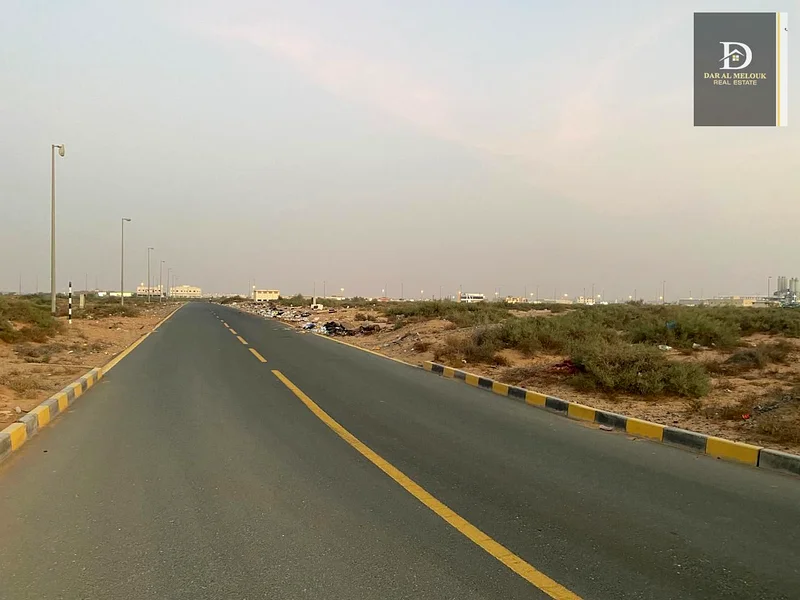 For sale in Sharjah Al Sajaa Industrial Area Emirates Industrial City Industrial plot of land area 15592 feet Very distinguished location, corner on t63195065544321113