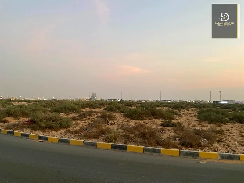 For sale in Sharjah Al Sajaa Industrial Area Emirates Industrial City Industrial plot of land area 15592 feet Very distinguished location, corner on t63195065544321114