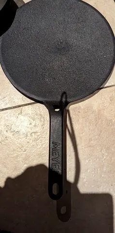Cast iron thawa