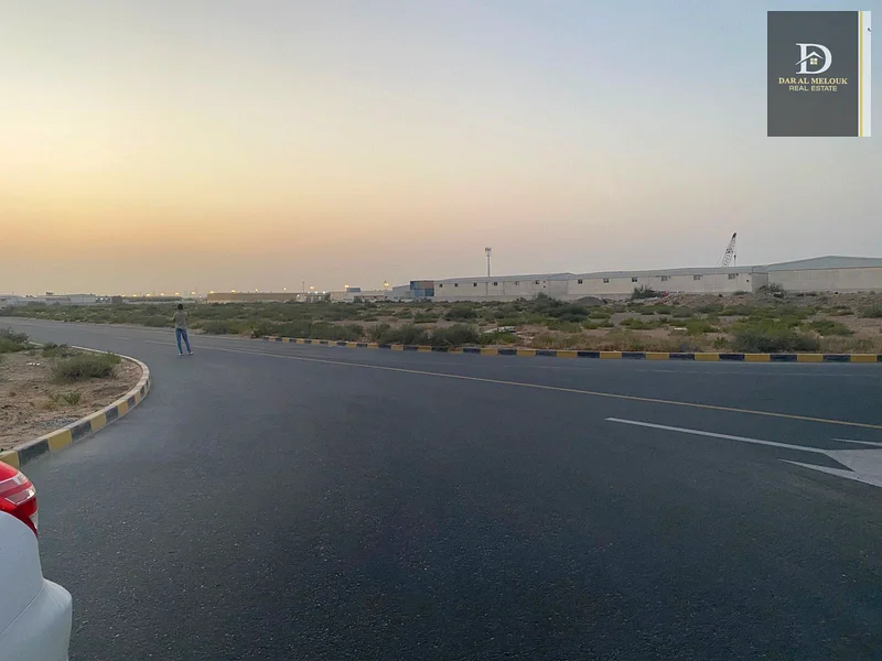 For sale in Sharjah  Al Sajaa Industrial Area  Al Hano Block No. 2  A plot of industrial land area of ​​105,000 square feet  A very special location o63195065530881111