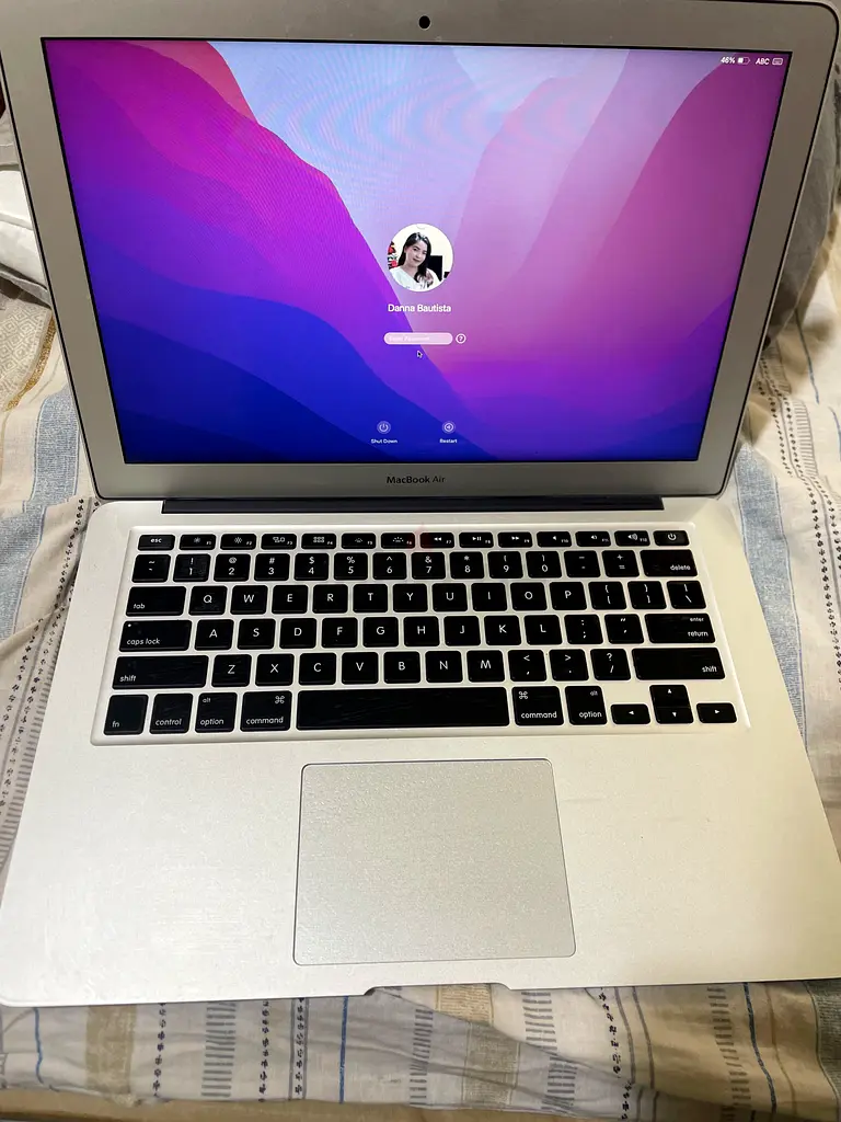 Macbook63256077442433112