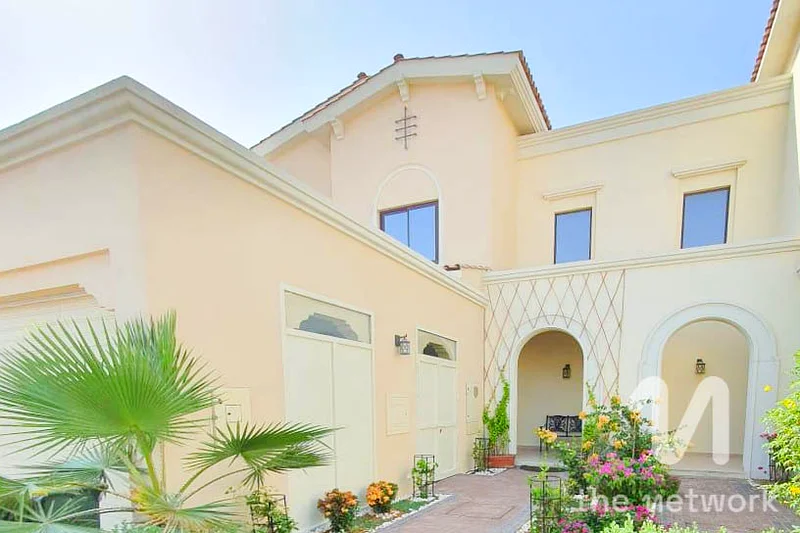 Spacious 3BR Townhouse | Upgraded | Landscaped629376189132831110