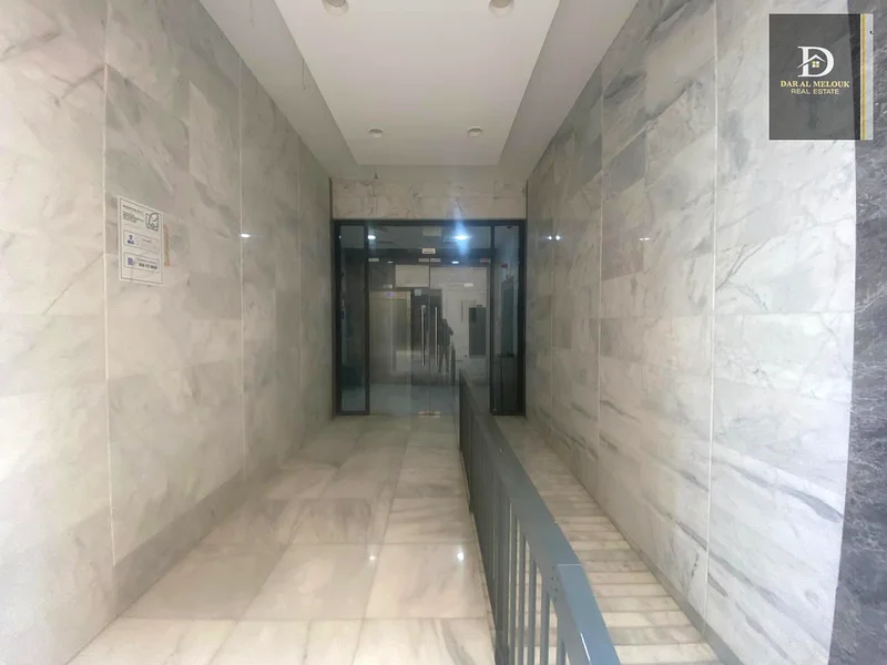 For sale in Sharjah  Muwailih area (Al Falah)  Commercial and residential building, area of ​​5,265 square feet  A very special location on Shar Jar63195597624577114