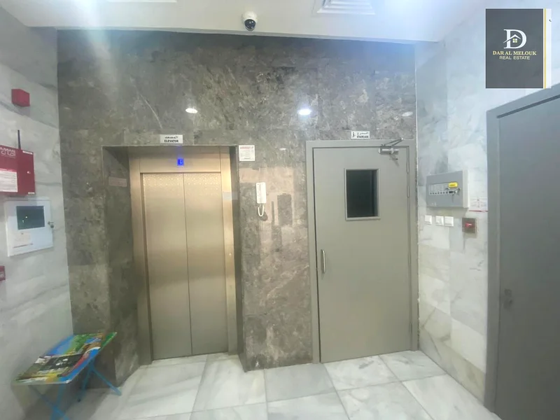 For sale in Sharjah  Muwailih area (Al Falah)  Commercial and residential building, area of ​​5,265 square feet  A very special location on Shar Jar63195597624577112