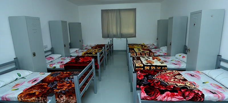 مبنى كامل فسيح مكون من 49 غرفة نوم للإيجار السنوي63306134510594111