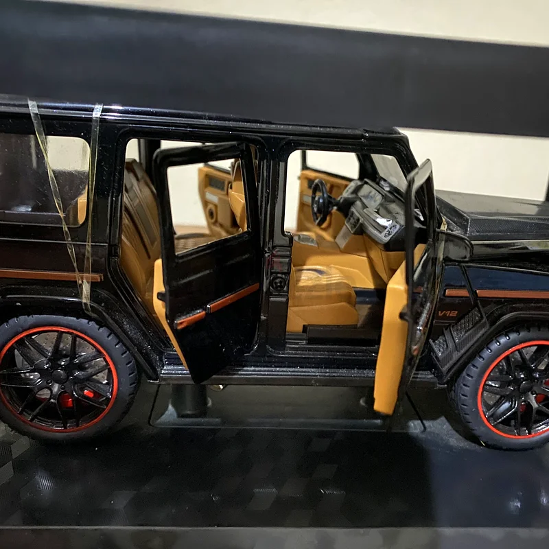 2 G-Class car models for decoration repair63192095936641111