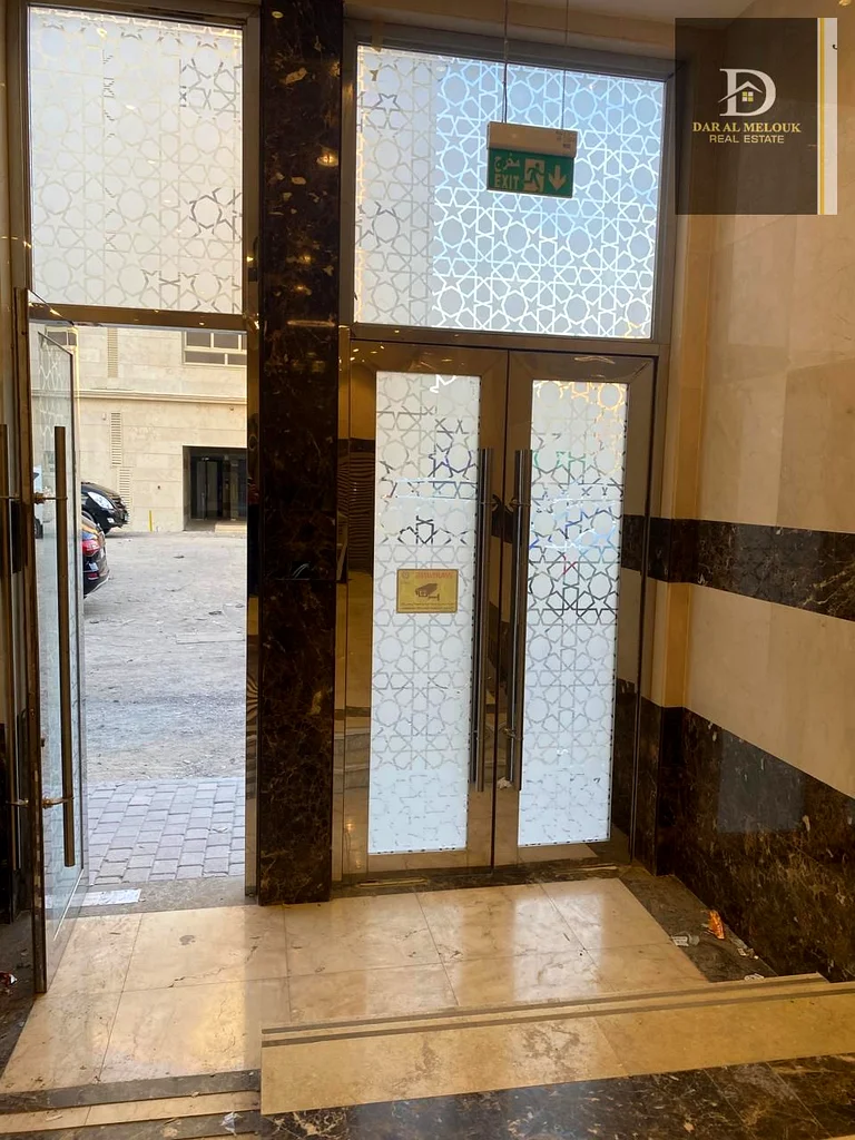 للبيع في الشارقة، منطقة النبعة، مبنى تجاري سكني، مساحة 2443 قدمًا، موقع متميز جدًا، زاوية على شارعين63184684380033111