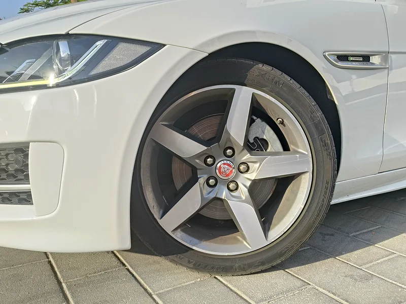 2016 GCC Jaguar XE R-Sport / Full Option62930627468417111