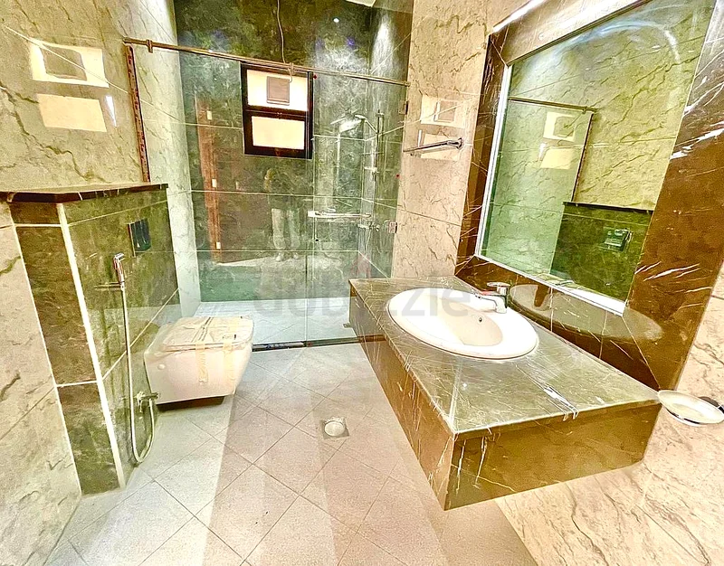 Modern 5-bedroom villa in Alyasmeen, from owner, no commission. Price: 1,690,000. Has electricity and AC.63289569095425114