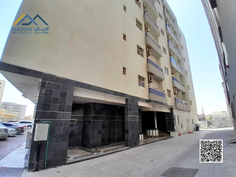 مبنى ضخم للبيع في منطقة الروضة، مساحة الأرض 12000 قدم مربع، يتكون من طابق أرضي و6 طوابق مع موقف سيارات، مقابل المسجد و63196120305027114