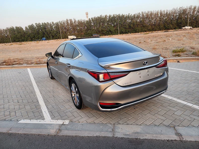 ES300H 2019 GCC full option, very clean inside and outside, 100%63398647318145114
