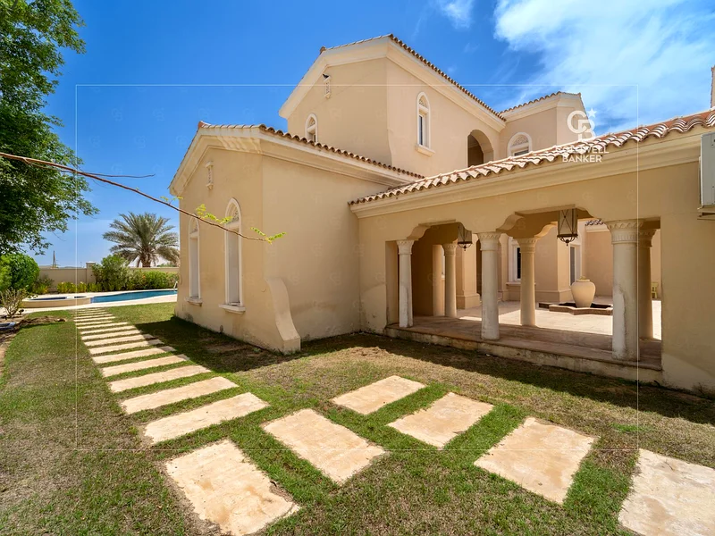 Luxury Villa | Huge Plot | Vacant on Transfer63919340583170111