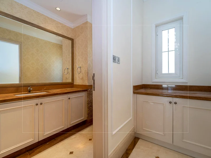 Luxury Villa | Huge Plot | Vacant on Transfer63919340583170114