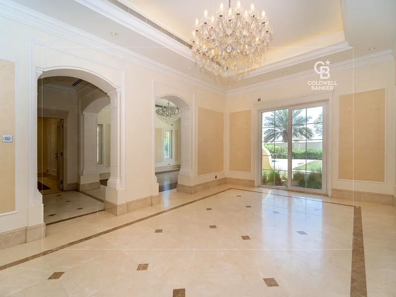 Luxury Villa | Huge Plot | Vacant on Transfer63919340583170113