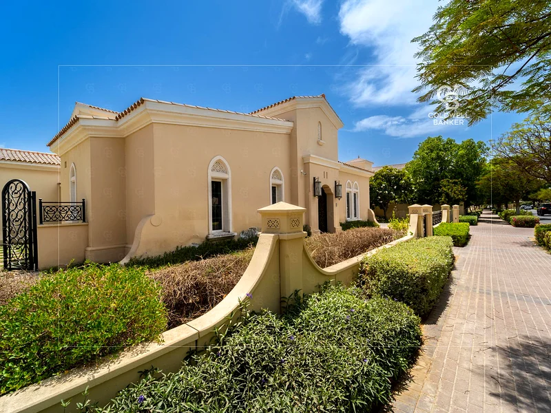 Luxury Villa | Huge Plot | Vacant on Transfer63919340583170110