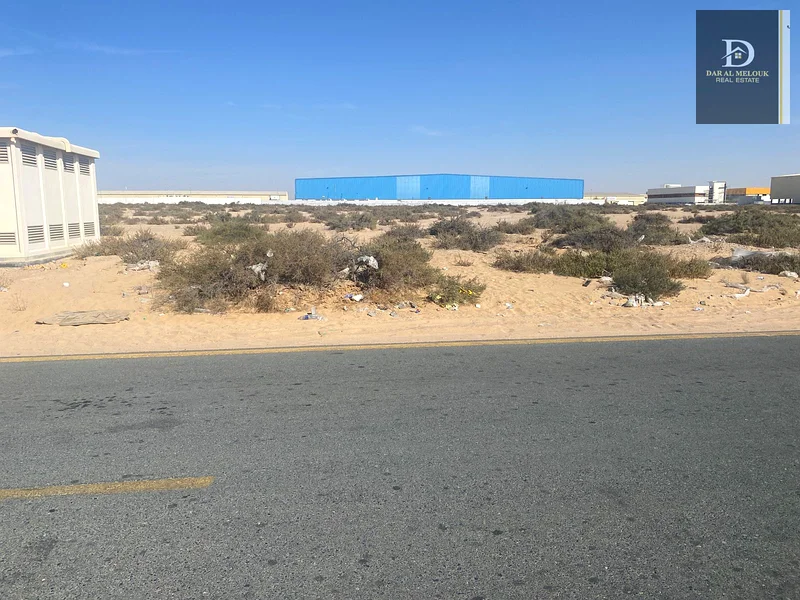 للبيع في الشارقة - منطقة الصجعة الصناعية (مدينة الإمارات الصناعية) - قطعة أرض صناعية بمساحة 122,189 قدمًا - بلوك رقم 363195065517059114