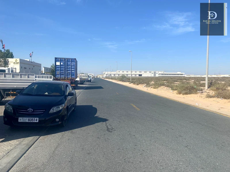 للبيع في الشارقة - منطقة الصجعة الصناعية (مدينة الإمارات الصناعية) - قطعة أرض صناعية بمساحة 122,189 قدمًا - بلوك رقم 363195065517059113
