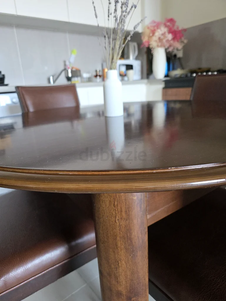Dining Table with 4 Chairs – Solid Wood – Great Condition63216833446403112