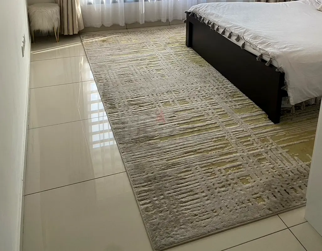 Beautiful Modern Area Rug - Perfect Addition to Your Home!