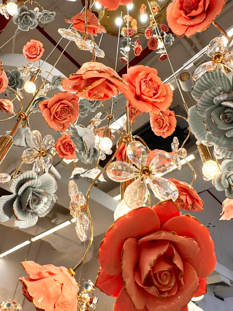 Elegant Floral Chandelier - A Stunning Centerpiece for Your Home63222347215106112