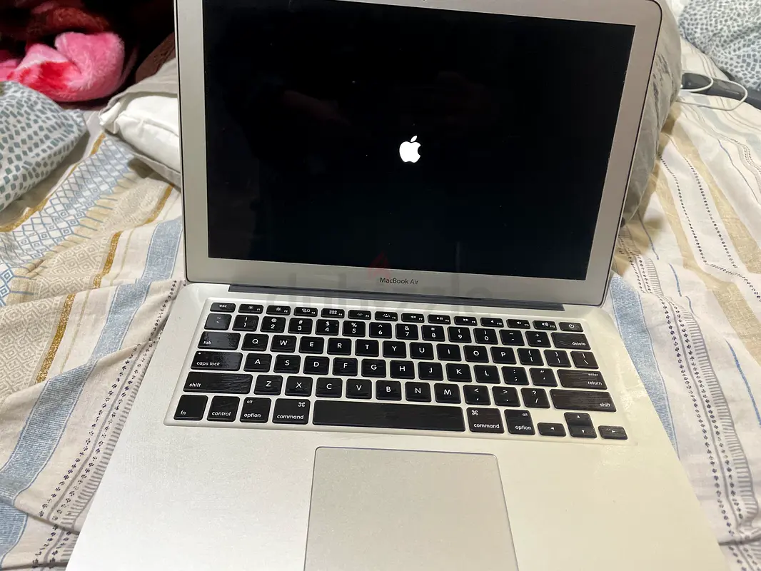 Macbook63256077442433111