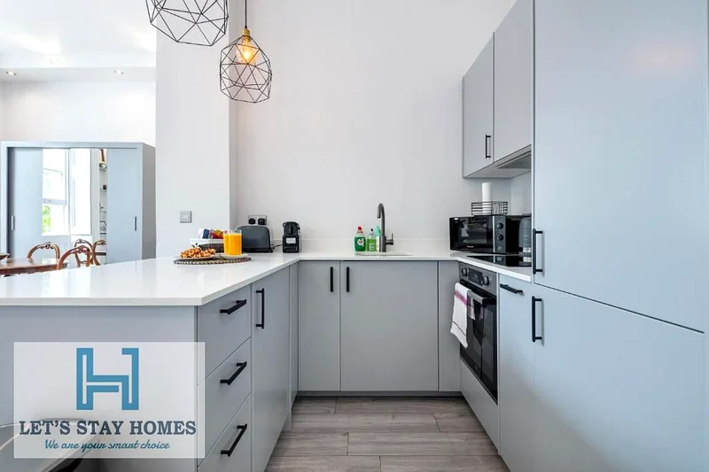 Heavy discount, furnished, kitchen, spacious, free housekeeping63169925857537112