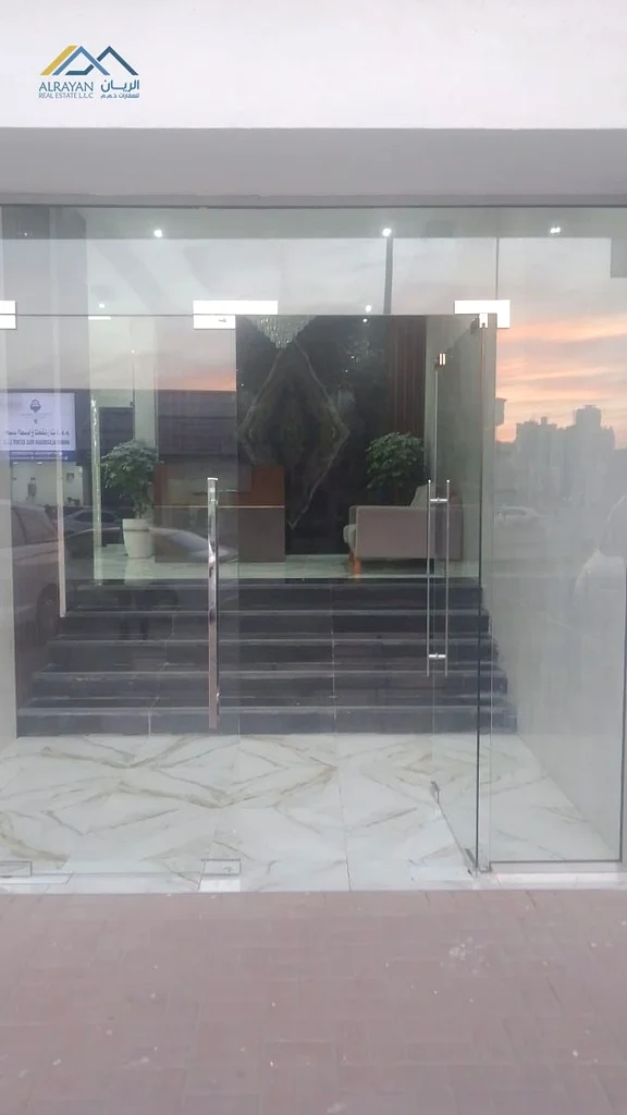 مبنى في موقع متميز، على زاوية شارعين، الشارع الرئيسي63185194050691113