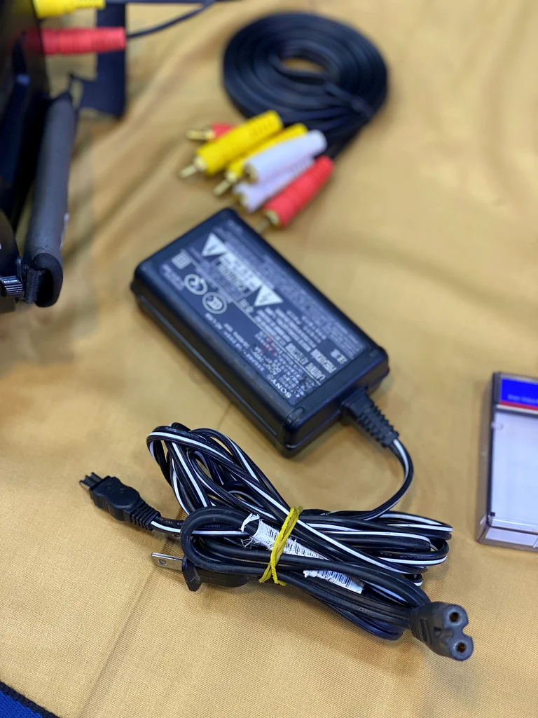 Vintage Sony 8mm Camcorder with Tapes كميرا سوني شريط فيديو63172677374977112