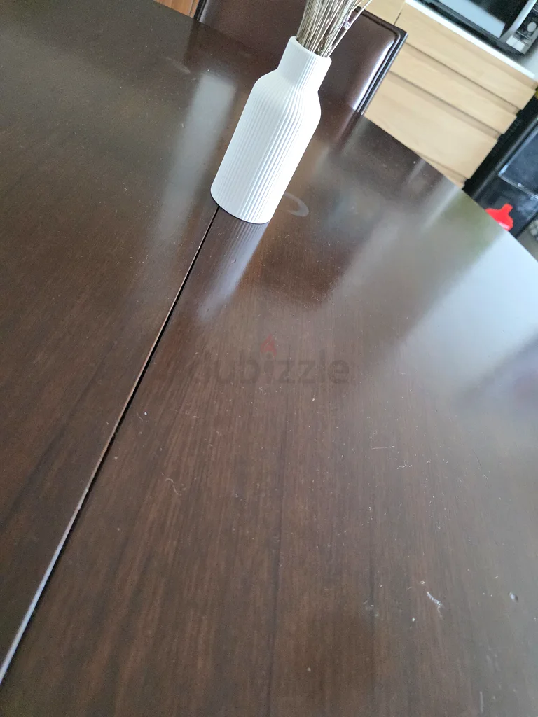 Dining Table with 4 Chairs – Solid Wood – Great Condition63216833446403113