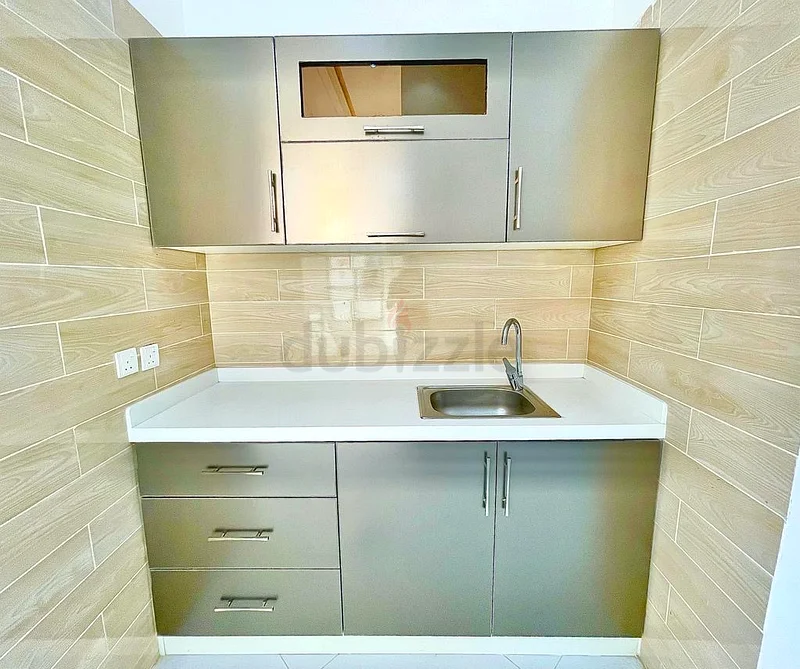 Modern 5-bedroom villa in Alyasmeen, from owner, no commission. Price: 1,690,000. Has electricity and AC.63289569095425112