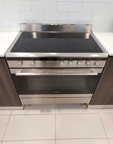Siemens Electric Ceramic Cooker Size 90/60 Cm