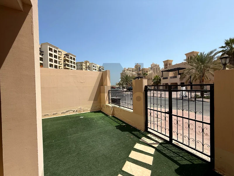 فيلا شبه منفصلة واسعة مكونة من 4 غرف نوم63859191968387112