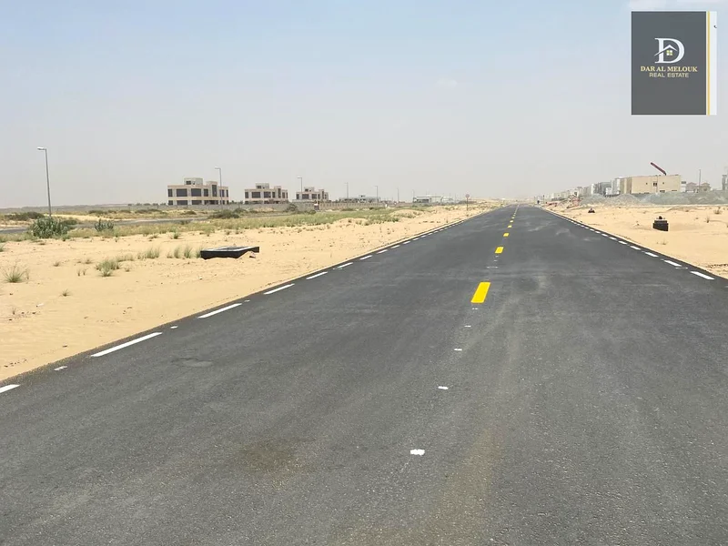 للبيع في الشارقة، منطقة الحوشية، قطعة أرض سكنية واستثمارية بمساحة 9,633 قدمًا مربعًا، وعلى شارعين بعرض 24 مترًا من الأمام والخلف.63183716383618111