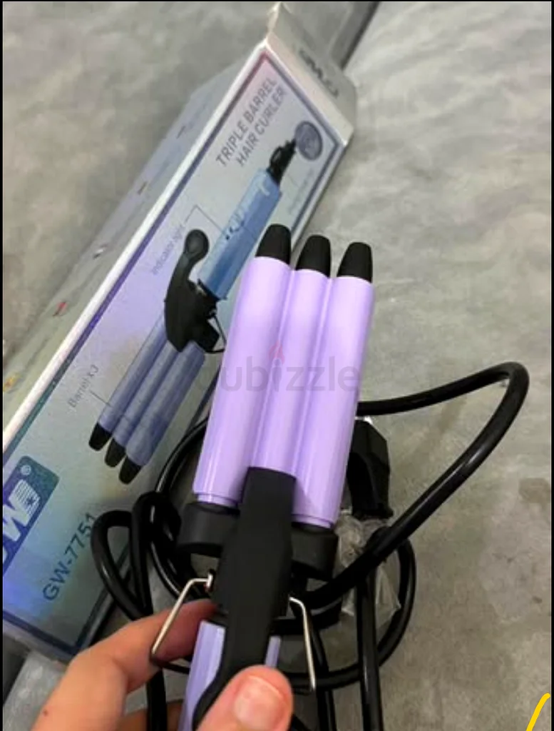 Transform Your Look with This Stunning Golden Hair Curling Iron!63243683116035111
