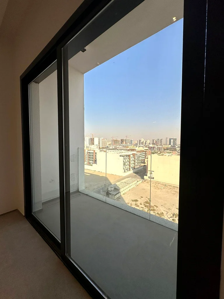 شقة جديدة وواسعة من غرفة نوم واحدة في مبنى عائلي63789168351489112
