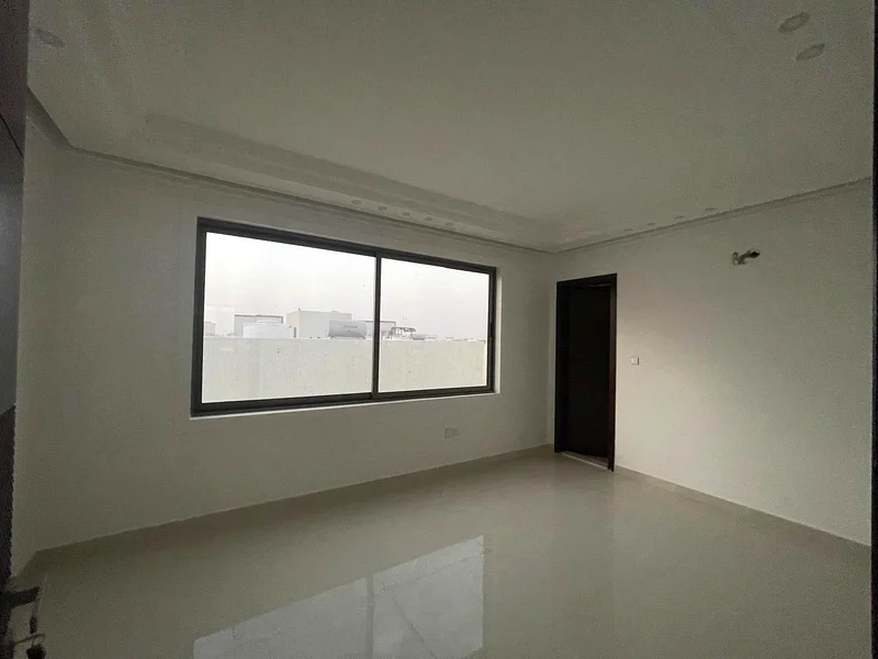 مبنى تجاري وسكني من طراز G+3 معروض للبيع في عجمان جرف-363195610679682112