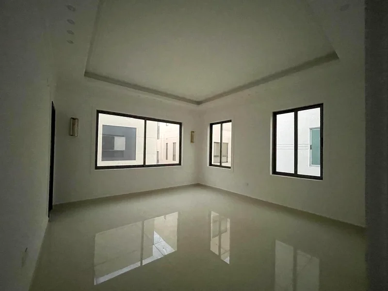 مبنى تجاري وسكني من طراز G+3 معروض للبيع في عجمان جرف-363195610679682113