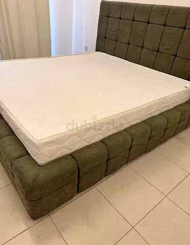 Stylish and Comfortable Bed Set for Sale!