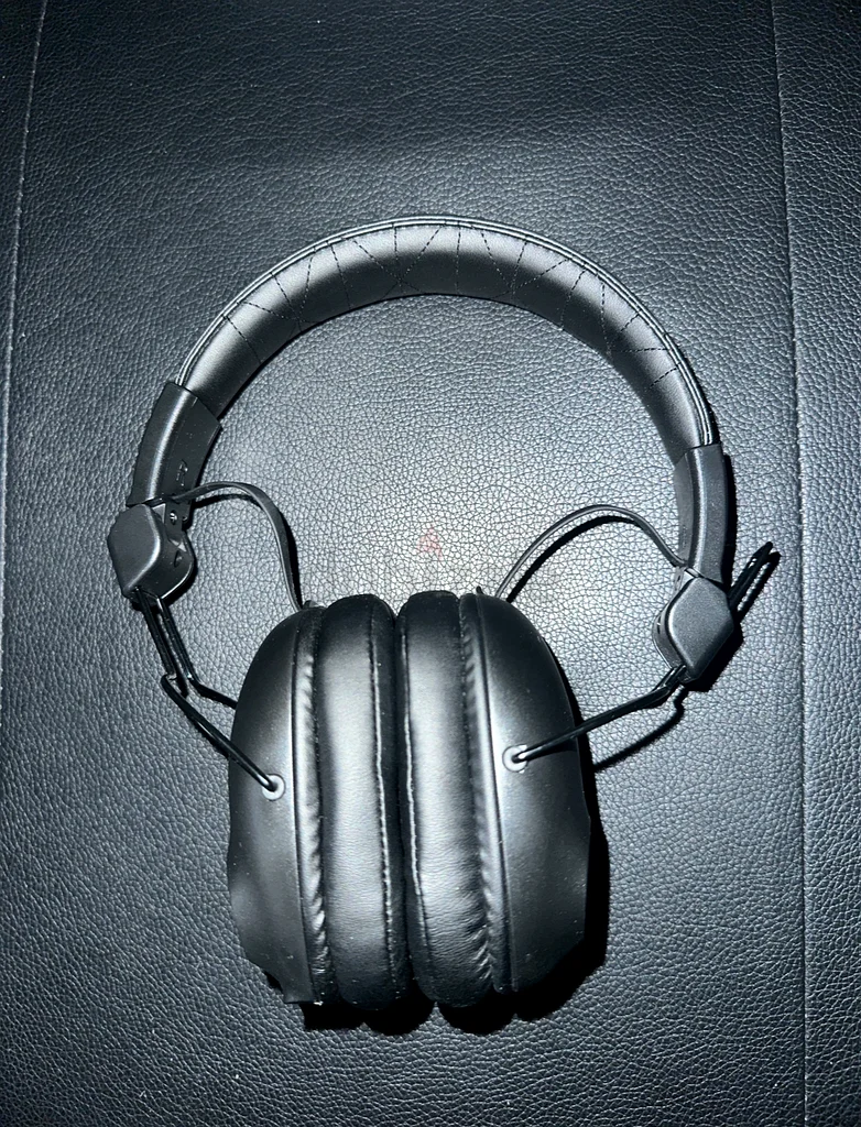 JLab Studio Pro Wireless Headphones (doesnt come with original box)632624140867851110