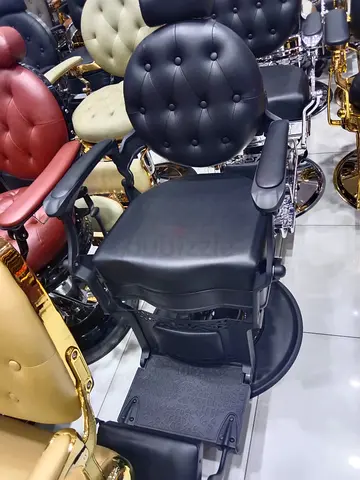 Luxurious Salon Styling Chair with Comfortable Cushioning