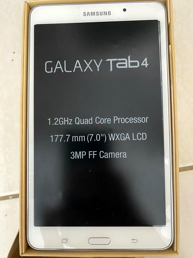 Samsung Galaxy Tab 4 - Never Used63220826534786111
