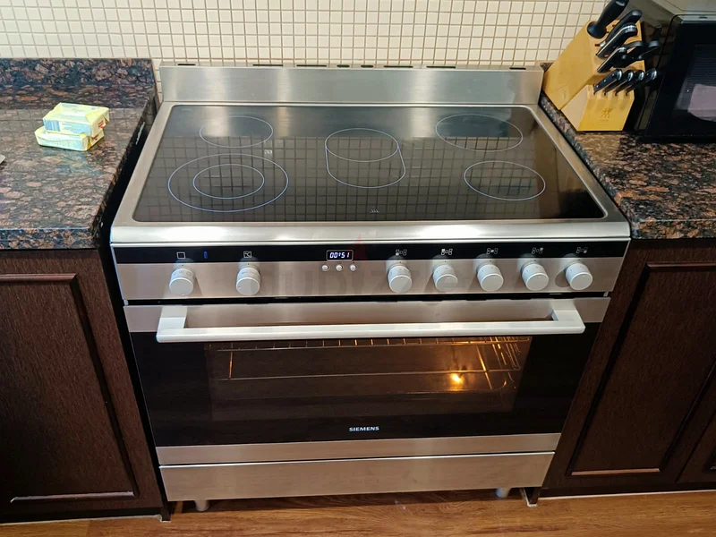 موقد كهربائي سيراميك من ماركة SIEMENS، أحدث موديل، بـ 5 شعلات، مقاس 90 × 60 سم63170402700033111